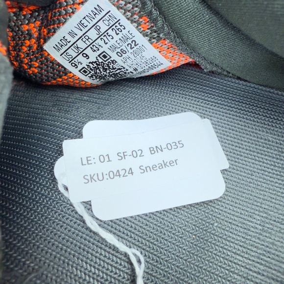 adidas Yeezy Boost 350 V2 Mens Size 9.5 Beluga Reflective GW1229 main image 10
